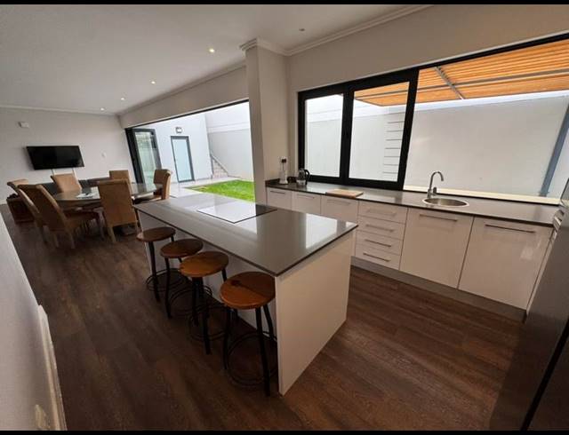 3 BEDROOM TOWNHOUSE FOR SALE IN SANDOWN